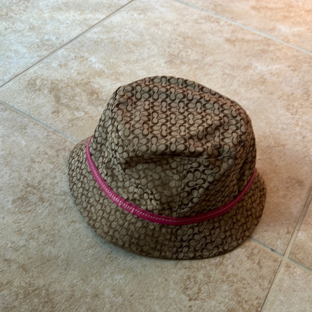 Coach kids signature c logo bucket hat